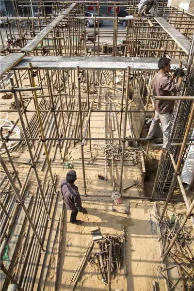 鏡頭實(shí)拍 神木建筑工人在34℃高溫下的堅(jiān)守